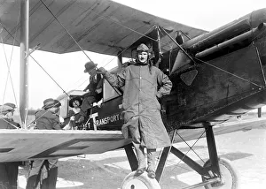 <b class=qtipBold><figcaption>DH16 Pilot and passengers</figcaption></b><br>De Havilland, DH, 16, DH16, Air Transport & Travel, Capt, J Shaw, 1919, 1900s, Historical, Civil, Pilot, UK, Ceased, Flight Crew, Ground, 3/4, Front, Passengers<br><em>© Flight Global 2009 - All Rights Reserved</em> DH16 Pilot and passengers
