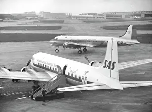 <b class=qtipBold><figcaption>Douglas DC-6 & DC-4</figcaption></b><br>Douglas, DC-6, DC6, SAS, LN-LAH, Douglas, DC-4, DC4, Iberia, EC-AEP, Heathrow, Ground, 3/4, Rear, UK, Spain, Scandinavia<br><em>© Flight Global 2009 - All Rights Reserved</em> Douglas DC-6 & DC-4