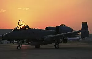 Images Dated 19th November 2005: Fairchild A-10 Thunderbolt in Dubai at sunset