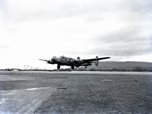 <b class=qtipBold><figcaption>hakleton 2 RAF taking off, 1958</figcaption></b><br><br><em>© Flight Global 2009 - All Rights Reserved</em> hakleton 2 RAF taking off, 1958