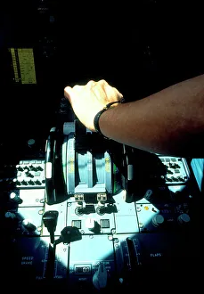 <b class=qtipBold><figcaption>Hand on trottle</figcaption></b><br>A321: hand on trottle (C) de Malglaive The Flight Collection 020 8652 8888<br><em>© Flight Global 2009 - All Rights Reserved</em> Hand on trottle