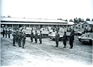 <b class=qtipBold><figcaption>Indian Troops with Ghurkas</figcaption></b><br><br><em>© Flight Global 2009 - All Rights Reserved</em> Indian Troops with Ghurkas