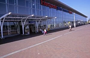 Images Dated 6th January 2006: John Lennon Airport Liverpool - terminal exterior