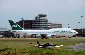 Boeing 747 Prints: Boeing 747 and Piper PA-31-300 PIA Print