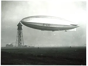 <b class=qtipBold><figcaption>R100 Airship</figcaption></b><br><br><em>© Flight Global 2009 - All Rights Reserved</em> R100 Airship