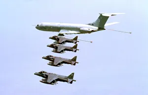 <b class=qtipBold><figcaption>Refuelling air-air</figcaption></b><br>Foster harrier gr7 and vc10 10 sq<br><em>© Flight Global 2009 - All Rights Reserved</em> Refuelling air-air