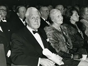 <b class=qtipBold><figcaption>Sir Barnes Wallis & Wife</figcaption></b><br>Sir Barnes Wallis & Wife Photograph taken; 14-12-1967<br><em>© Flightglobal 2012</em> Sir Barnes Wallis & Wife