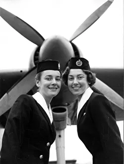 <b class=qtipBold><figcaption>Sisters Take to the Air</figcaption></b><br>Sisters Take to the Air, Edith and Sheila Hampson<br><em>© Flightglobal</em> Sisters Take to the Air