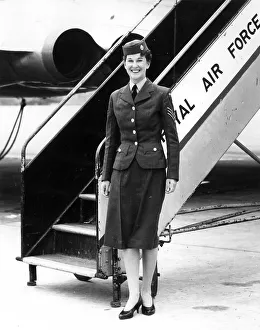 <b class=qtipBold><figcaption>Around the World in 27 Days</figcaption></b><br>Around the World in 27 Days. WRAF Sergeant Marie Wood is off on A-round-the-world trip. Published 5th October 1960<br><em>© Flightglobal</em> Around the World in 27 Days