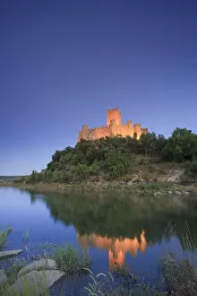 Images Dated 2nd September 2008: Almourol Castle, set on a island on Rio Tejo, Ribatejo Province, Portugal