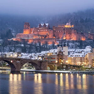 Images Dated 8th January 2017: Alte Brucke (Old Bridge) and castle in winter with Neckar river, Heidelberg, Baden-Wurttemberg