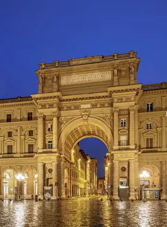 Arch over Via degli Strozzi at dawn, Piazza della Repubblica, Florence, Tuscany, Italy Arch over Via degli Strozzi at dawn, Piazza della Repubblica, Florence, Tuscany, Italy