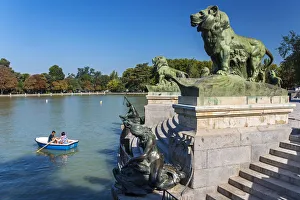 Artificial pond with lions bronze sculptures of the monument to Alfonso XII Artificial pond with lions bronze sculptures of the monument to Alfonso XII