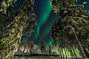 Aurora Igloos under Norther Lights (Auora Borealis), (PyhAA¤tunturi, PyhAA¤-Luosto area) Aurora Igloos under Norther Lights (Auora Borealis), (PyhAA¤tunturi, PyhAA¤-Luosto area)