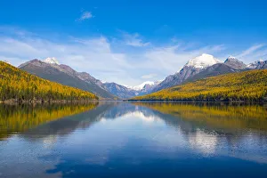Autumn colours on Bowman Lake, Glacier National Park, Montana, USA Autumn colours on Bowman Lake, Glacier National Park, Montana, USA