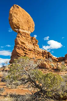 Balanced Rock, Arches National Park, Utah, USA Balanced Rock, Arches National Park, Utah, USA