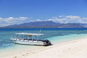 Beach on Bounty Island with Viti Levu in background, Mamanuca Islands, Fiji Beach on Bounty Island with Viti Levu in background, Mamanuca Islands, Fiji