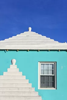 Images Dated 25th October 2009: Bermuda, traditional white stone roofs on colourful Bermuda houses
