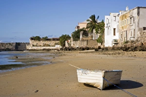 A boat on the beach of Ilha do Mozambique A boat on the beach of Ilha do Mozambique