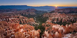 Bryce Canyon amphitheater at sunrise, Inspiration Point, Bryce Canyon National Park Bryce Canyon amphitheater at sunrise, Inspiration Point, Bryce Canyon National Park
