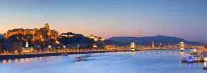 Buda Castle, Chain Bridge and River Danube at dusk, Budapest, Hungary
