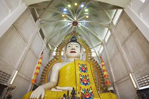 Buddha statue in Sakaya Muni Buddha Gaya Temple (Temple of 1000 Lights), Little India Buddha statue in Sakaya Muni Buddha Gaya Temple (Temple of 1000 Lights), Little India