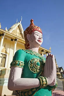 Images Dated 18th February 2011: Cambodia, Phnom Penh, Statues in Wat Botum