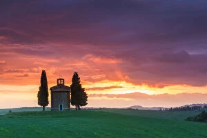 Images Dated 23rd May 2014: Chapel Madonna di Vitaleta at Sunset, Val d Orcia, Tuscany, Italy