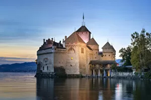 Images Dated 26th October 2013: Chateau de Chillon on the shores of Lake Geneva (French: Lac LA man) after sunset, Veytaux