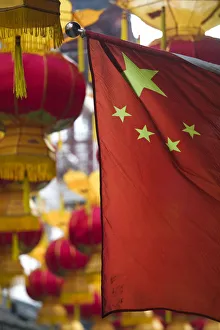 China, Shanghai, Old Town, Yuyuan Gardens and Bazaar, Chinese Flag and Festive Lanterns China, Shanghai, Old Town, Yuyuan Gardens and Bazaar, Chinese Flag and Festive Lanterns
