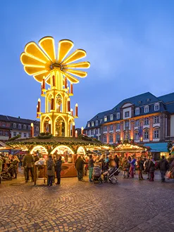 Christmas market at the market place in Heidelberg, Baden-Wurttemberg, Germany Christmas market at the market place in Heidelberg, Baden-Wurttemberg, Germany
