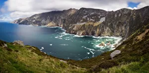 Marilyn Gallery: Clouds rushing over Slieve League, Ulster, Donegal, Ireland, Northern Europe