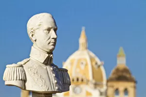 Images Dated 4th March 2010: Colombia, Bolivar, Cartagena De Indias, Plaza de la Paz, Statue