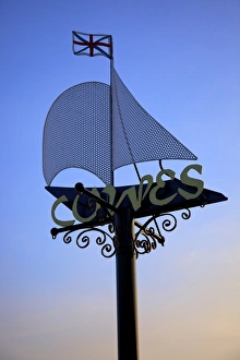 Cowes Sign, Cowes, Isle of Wight, United Kingdom Cowes Sign, Cowes, Isle of Wight, United Kingdom