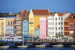 Dutch Colonial Architecture Collection: Curacao, Willemstad, Dutch colonial buildings on Handelskade along Pundas waterfront