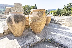 Decorated giant jars made with clay, Palace of Knossos, Heraklion, Crete, Greece Decorated giant jars made with clay, Palace of Knossos, Heraklion, Crete, Greece