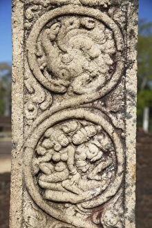 North Central Province Gallery: Details on pillar in Atadage, Quadrangle, Polonnaruwa (UNESCO World Heritage Site)