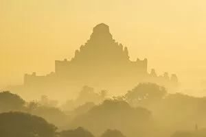 Dhammayan Gyi Temple at misty sunrise, Bagan, Mandalay District, Mandalay Region, Myanmar