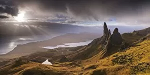 Images Dated 15th November 2012: Dramatic light on the Old Man of Storr, Isle of Skye, Scotland. Autumn (November)