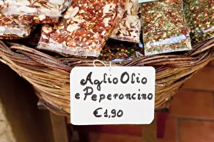 Dried peperoncino chilli flakes for Aglio Olio pasta sauce, Pienza, Tuscany, Italy Dried peperoncino chilli flakes for Aglio Olio pasta sauce, Pienza, Tuscany, Italy