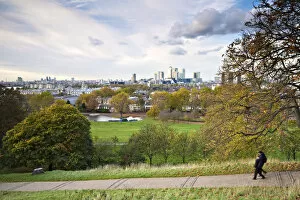 Images Dated 20th November 2009: England, London, Greenwhich, Royal Greenwich Park and Canary Wharf in Autumn