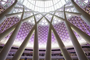 England, London, Kings Cross Train Station, The Concourse designed by John McAslan England, London, Kings Cross Train Station, The Concourse designed by John McAslan