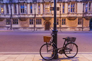 England, Oxfordshire, Oxford, Bicycle and High Street England, Oxfordshire, Oxford, Bicycle and High Street