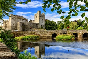 Europe, Ireland, Caher, Tipperary, medieval town of Caher with fortress and bridge Europe, Ireland, Caher, Tipperary, medieval town of Caher with fortress and bridge