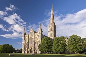 Evening sunshine glows on the ornate facade of Salisbury Cathedral, Wiltshire, England Evening sunshine glows on the ornate facade of Salisbury Cathedral, Wiltshire, England