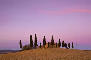 Images Dated 22nd December 2008: Farmhouse at Dusk, Val d Orcia, Tuscany, Italy
