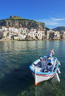 Fishermen, Cefalu, Sicily, Italy, Europe Fishermen, Cefalu, Sicily, Italy, Europe