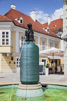 Fountain to commemorate Anyos Jedlik (inventor of soda water) in Gutenberg Square Fountain to commemorate Anyos Jedlik (inventor of soda water) in Gutenberg Square