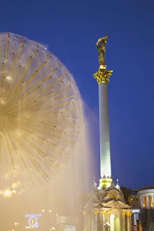 Fountain and Monument to Berehyni in Independence Square (Maydan Nezalezhnosti), Kiev Fountain and Monument to Berehyni in Independence Square (Maydan Nezalezhnosti), Kiev