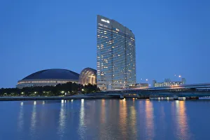 Fukuoka Yafuoku Dome and Hilton Fukuoka Sea Hawk at dusk, Fukuoka, Kyushu, Japan Fukuoka Yafuoku Dome and Hilton Fukuoka Sea Hawk at dusk, Fukuoka, Kyushu, Japan